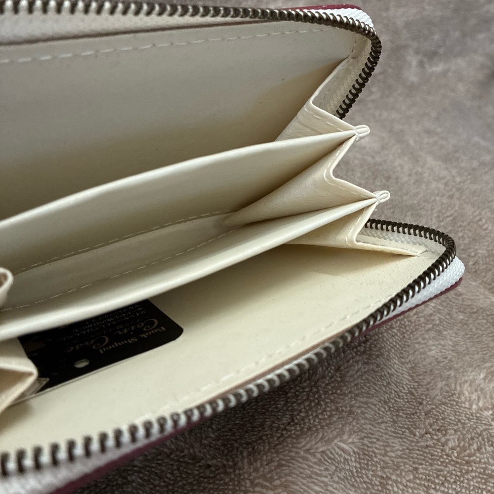 Alice on Wednesday brick Red Wallet - Picture 4 of 5